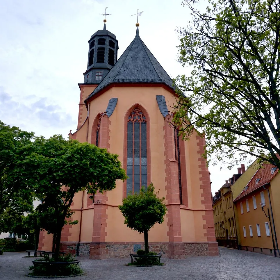 Bild der sanierten Marienkirche von außen.