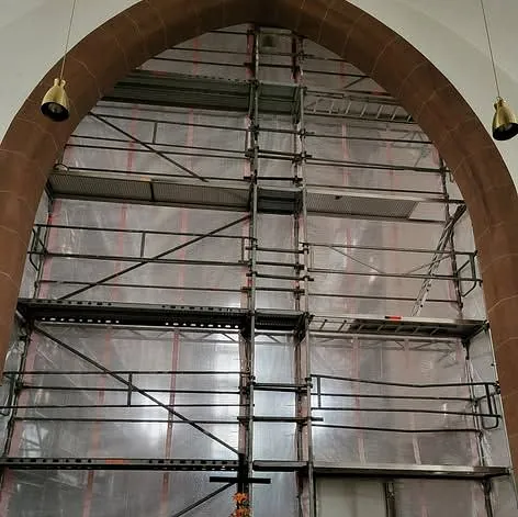 Baugerüst vor dem Durchgang zum Chorraum der Marienkirche