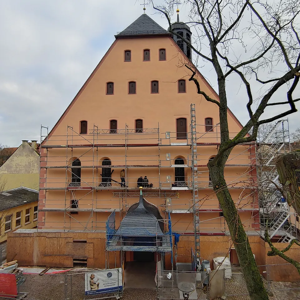 Baugerüst an der Westfassade der Marienkirche